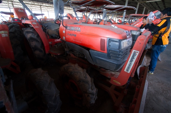 AUC Code 048 แทรกเตอร์ KUBOTA L4508 ราคา เริ่มต้นการประมูล 190,000 บาท