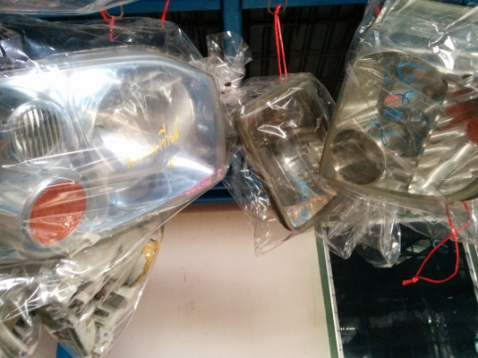 ขายโคมไฟหน้า หลัง หลายรุ่น เริ่มต้น 800 บาท ขายโคมไฟหน้า หลัง หลายรุ่น เริ่มต้น 800 บาท