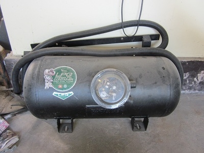 ถังมัลติวาวล์พร้อมขาและสายเติม แก็ซเต็ม