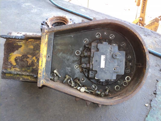 ตัวเดินรถแบ็คโฮ PC 60 - 70 ของ KYB พร้อมใช้ค่ะ