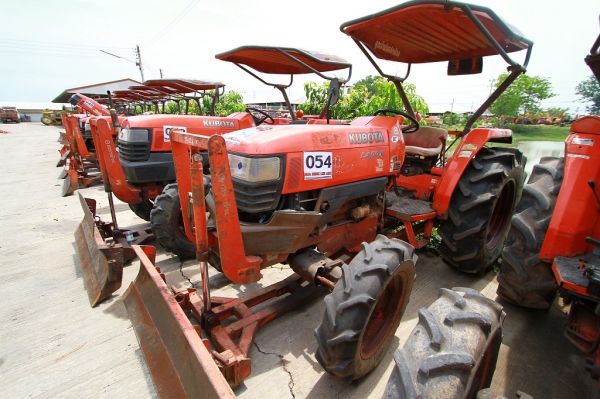 AUC Code 054 แทรกเตอร์ KUBOTA L4508 ราคา เริ่มต้นการประมูล 190,000 บาท