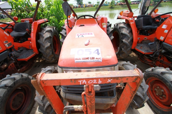 AUC Code 054 แทรกเตอร์ KUBOTA L4508 ราคา เริ่มต้นการประมูล 190,000 บาท