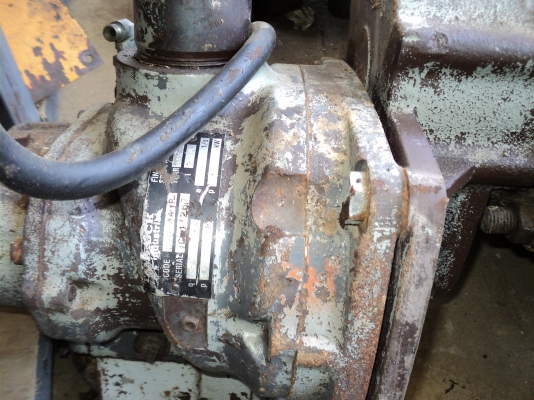 สกรูลม พร้อมเกียร์บล็อกขาย