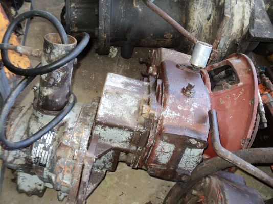 สกรูลม พร้อมเกียร์บล็อกขาย