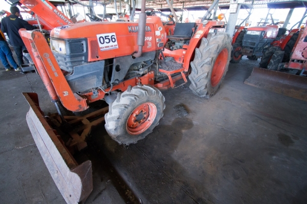 AUC Code 056 แทรกเตอร์ KUBOTA L4508 ราคา เริ่มต้นการประมูล 190,000 บาท