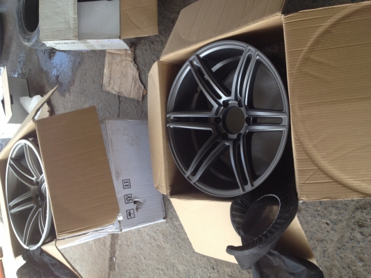 ขายล้อซิ่ง ขอบ 18 หน้า9 หลัง10 6 รู ของใหม่แกะกล่อง มีหลายลายครับ ขายล้อซิ่ง ขอบ 18 หน้า9 หลัง10 6 รู ของใหม่แกะกล่อง มีหลายลายครับ