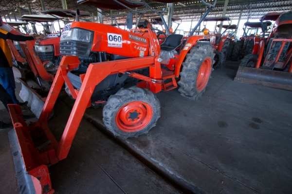 AUC Code 060 แทรกเตอร์ KUBOTA L4508 ราคา เริ่มต้นการประมูล 220,000 บาท