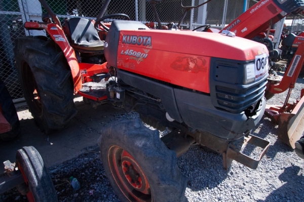 AUC Code 064 แทรกเตอร์ KUBOTA L4508DIsp ราคา เริ่มต้นการประมูล 250,000 บาท