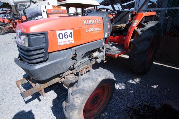 AUC Code 064 แทรกเตอร์ KUBOTA L4508DIsp ราคา เริ่มต้นการประมูล 250,000 บาท