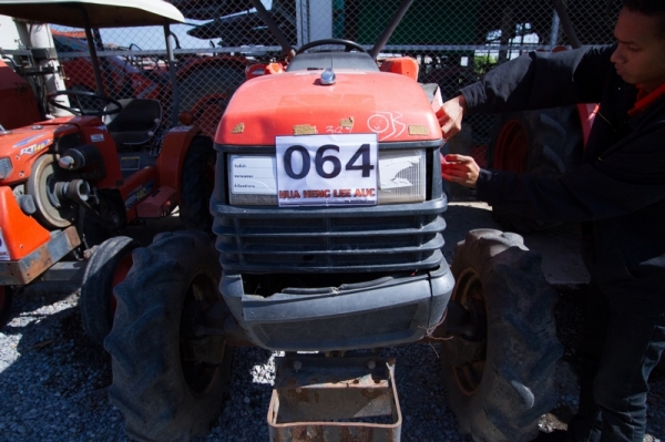 AUC Code 064 แทรกเตอร์ KUBOTA L4508DIsp ราคา เริ่มต้นการประมูล 250,000 บาท