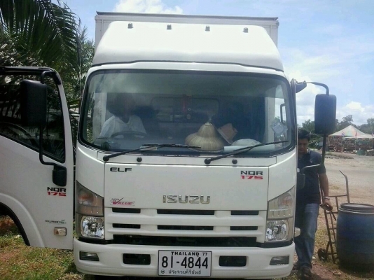 ขาย ISUZU NQR ปี54 เครื่อง 175 แรง ยาว5.5 ม รถวิ่ง35x,xxxแท้ รถสวยมากๆครับ ขาย 900,000 บาท