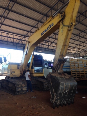 ขาย โคมสสุ PC200-8 สภาพลุยงานได้เลย ปั๊มดี เอวดี ช่วงล่างเต็ม ไมค์9xxx ช.ม รถปี 2009 เอกสารใบอินวอย รถออกห้าง ราคาเบาๆ