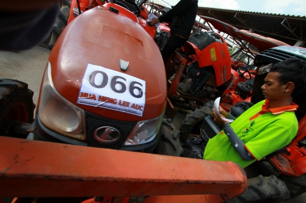 AUC Code 066 แทรกเตอร์ KUBOTA L4708 ราคา เริ่มต้นการประมูล 340,000 บาท