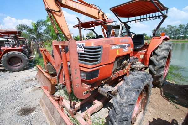 AUC Code 068 แทรกเตอร์ KUBOTA M5000 ราคา เริ่มต้นการประมูล 380,000 บาท