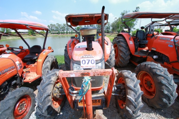 AUC Code 070 แทรกเตอร์ KUBOTA M7040 ราคา เริ่มต้นการประมูล 320,000 บาท