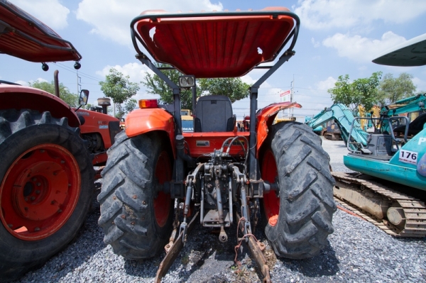 AUC Code 071 แทรกเตอร์ KUBOTA M7040 ราคา เริ่มต้นการประมูล 320,000 บาท