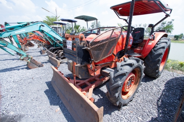 AUC Code 071 แทรกเตอร์ KUBOTA M7040 ราคา เริ่มต้นการประมูล 320,000 บาท