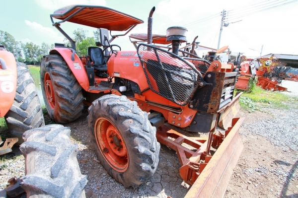 AUC Code 073 แทรกเตอร์ KUBOTA M8540 ราคา เริ่มต้นการประมูล 520,000 บาท