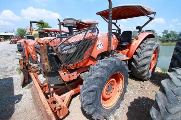 AUC Code 073 แทรกเตอร์ KUBOTA M8540 ราคา เริ่มต้นการประมูล 520,000 บาท