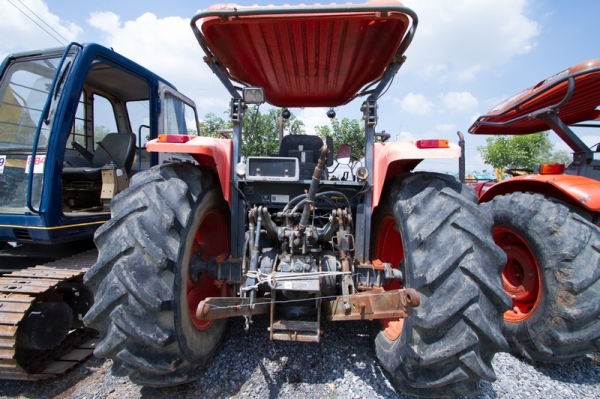 AUC Code 075 แทรกเตอร์ KUBOTA M105S ราคา เริ่มต้นการประมูล 600,000 บาท