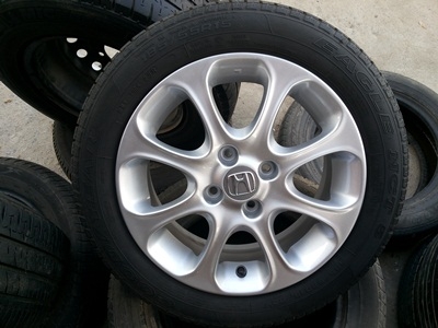 ขายล้อแม็กHONDA JAZZ 4 รู 100 ขอบ15 พร้อมยาง 1 ชุด