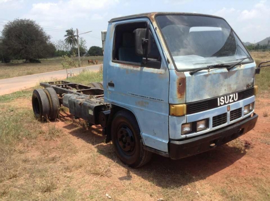 ขายISUZU 6 ล้อ  NKR 110 แรง รถห้างแท้ ปี 95. เกียร์สั้น หัวเก๋งเดิมบาง ไม่ผุ ครัทซีสวยมาก ขาย 285,000 บาท