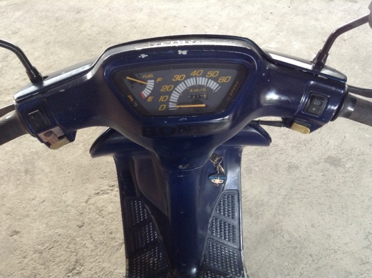 ขาย!!! ฮอนด้าดีโอ้50cc สต๊าทมือและเท้า รถเครื่องดีคับ ขับขี่ดี มีกล่องใหญ่เก็บของใต้เบาะคับ