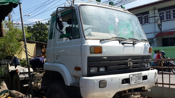 ขาย10ล้อ นิสสันUD รุ่นCWM 430M  เครื่องPE6 230แรงม้า 2เพลา เบรคจิฟฟี่ พวงมาลัยพาวเวอร์ แอร์เย็น ยางดี10เส้น เดิมเป็นรถโม่ปูน คัสซียาว5เมตร มีผุบวม ต้องซ่อม จากปลายคัสซีเข้มา2เมตร