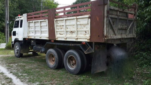 รถฮีโน่ 10 ล้อดั้ม FN176  168 แรงม้า.  สนใจติดต่อ 081 - 6079515