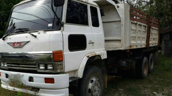 รถฮีโน่ 10 ล้อดั้ม FN176  168 แรงม้า.  สนใจติดต่อ 081 - 6079515