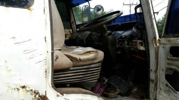 รถฮีโน่ 10 ล้อดั้ม FN176  168 แรงม้า.  สนใจติดต่อ 081 - 6079515