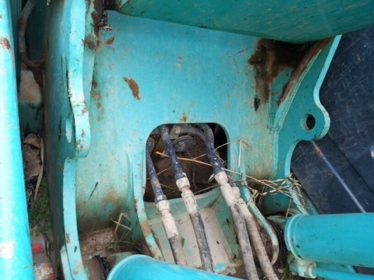 รถแบคโฮ KOBELCO  SK140.  ( รถทำงาน 6,6xx ซม. )  สนใจติดต่อ 081 - 6079515