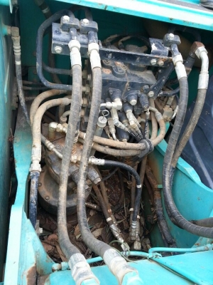 รถแบคโฮ KOBELCO  SK140.  ( รถทำงาน 6,6xx ซม. )  สนใจติดต่อ 081 - 6079515