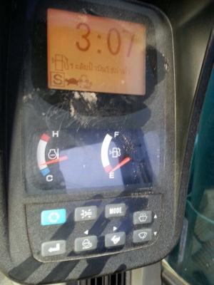 รถแบคโฮ KOBELCO  SK140.  ( รถทำงาน 6,6xx ซม. )  สนใจติดต่อ 081 - 6079515