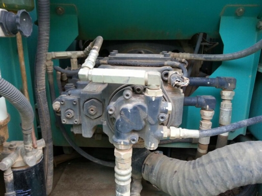 รถแบคโฮ KOBELCO  SK140.  ( รถทำงาน 6,6xx ซม. )  สนใจติดต่อ 081 - 6079515