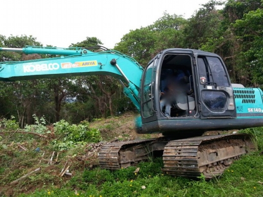 รถแบคโฮ KOBELCO  SK140.  ( รถทำงาน 6,6xx ซม. )  สนใจติดต่อ 081 - 6079515