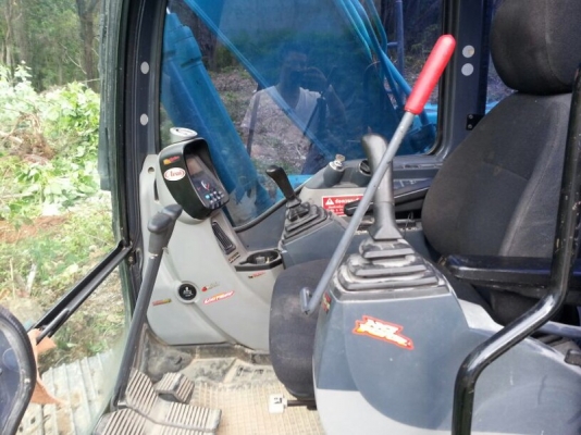 รถแบคโฮ KOBELCO  SK140.  ( รถทำงาน 6,6xx ซม. )  สนใจติดต่อ 081 - 6079515