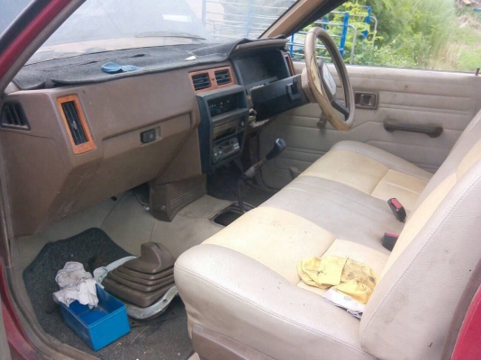 ขายนิสสันบิ๊กเอ็มฝาขาวสภาพสวย