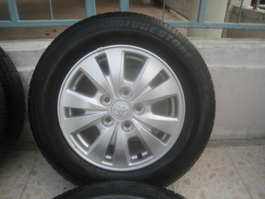 ขายล้อแม็กป้ายแดง Toyota Innova 15"x6" et45 5รู114.3 +ยาปี14 สนใจติดต่อเล็กคลองสามครับ 081-3747940