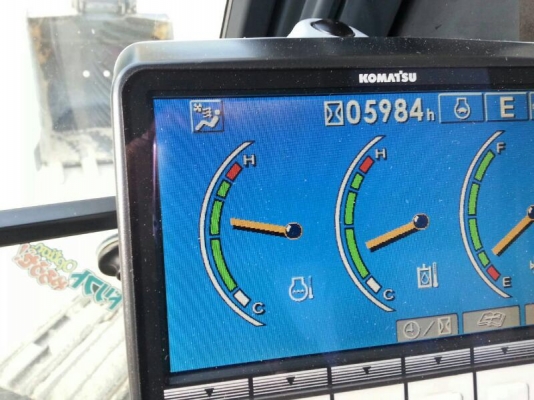 รถแบคโฮ KOMATSU  PC160  ( รถทำงาน 6,xxx ซม. )   สนใจติดต่อ  081 - 6079515