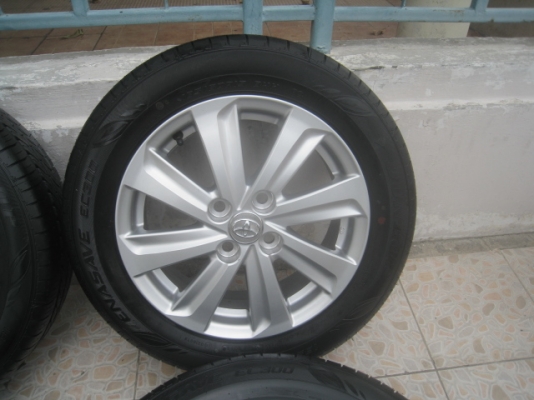 ขายล้อแม็กป้ายแดง Toyota yaris 15"x5.5" et45 4รู100 + ยางปี14 สนใจติดต่อเล็กคลองสามครับ 081-3747940