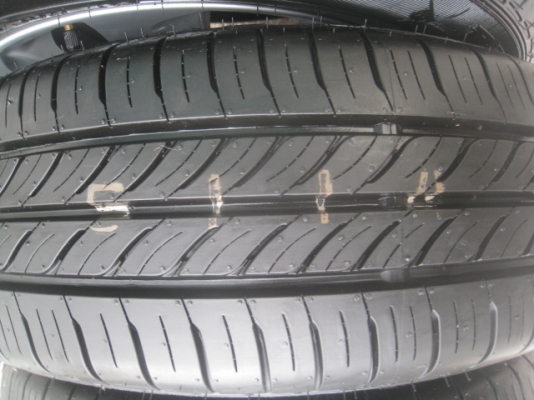 ขายล้อแม็กป้ายแดง Toyota yaris 15"x5.5" et45 4รู100 + ยางปี14 สนใจติดต่อเล็กคลองสามครับ 081-3747940