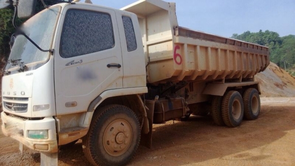 รถมิตซู 10 ล้อดั้ม 240 แรงม้า. ปี 54 ( รถวิ่ง 3x,xxx - 4x,xxx กม. ) ( มีขาย 3 คัน. ) สนใจติดต่อ 081 - 6079515 รถมิตซู 10 ล้อดั้ม 240 แรงม้า. ปี 54 ( รถวิ่ง 3x,xxx - 4x,xxx กม. ) ( มีขาย 3 คัน. ) สนใจติดต่อ 081 - 6079515