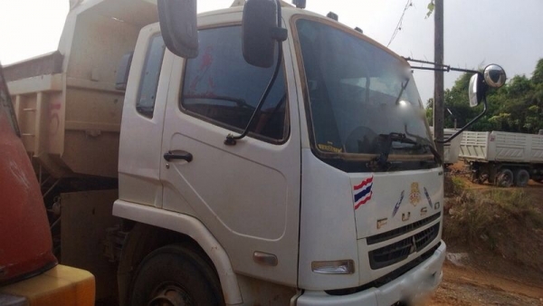 รถมิตซู 10 ล้อดั้ม 240 แรงม้า. ปี 54 ( รถวิ่ง 3x,xxx - 4x,xxx กม. ) ( มีขาย 3 คัน. ) สนใจติดต่อ 081 - 6079515 รถมิตซู 10 ล้อดั้ม 240 แรงม้า. ปี 54 ( รถวิ่ง 3x,xxx - 4x,xxx กม. ) ( มีขาย 3 คัน. ) สนใจติดต่อ 081 - 6079515