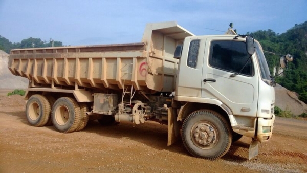 รถมิตซู 10 ล้อดั้ม  240 แรงม้า. ปี 54  ( รถวิ่ง 3x,xxx - 4x,xxx กม. )   ( มีขาย 3 คัน. )  สนใจติดต่อ 081 - 6079515