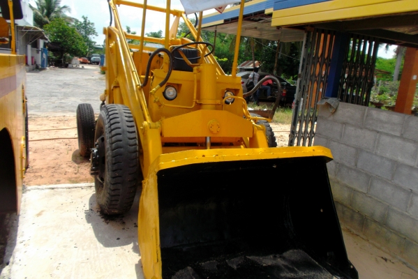 ขายรถตักล้อยางKOMATSUD20ขาตักกระแตนสภาพพร้อมใช้งาน