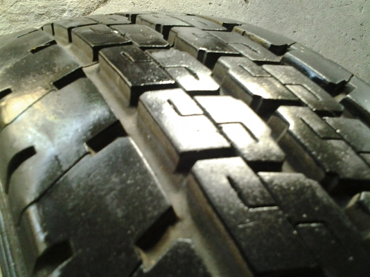 dunlop 195R14 ปี 13 dunlop 195R14 ปี 13