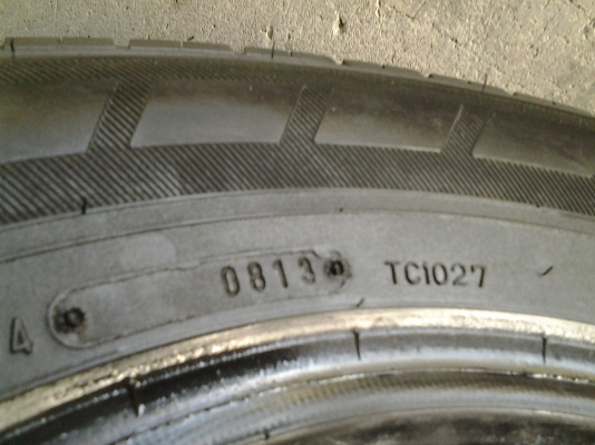 dunlop 195R14 ปี 13 dunlop 195R14 ปี 13
