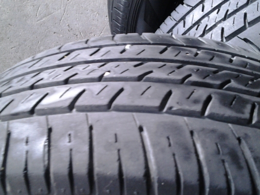 ยาง 215/70/15 ดอกหนาๆนุ่มๆ ปี 12 ยาง 215/70/15 ดอกหนาๆนุ่มๆ ปี 12