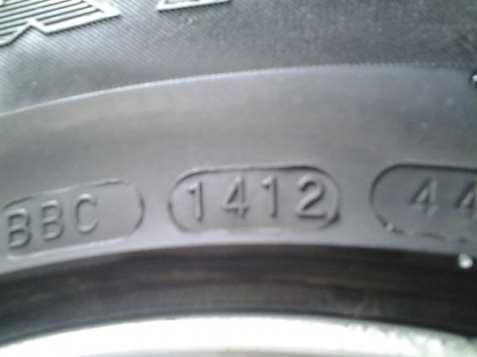 ยาง 215/70/15 ดอกหนาๆนุ่มๆ ปี 12 ยาง 215/70/15 ดอกหนาๆนุ่มๆ ปี 12